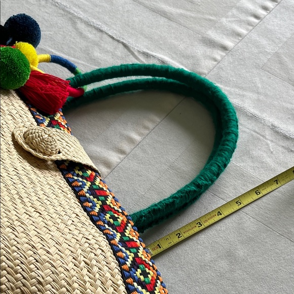 Colorful Woven Straw Shoulder Tote Bag Embellished With A Pom-Pom - Picture 7 of 8